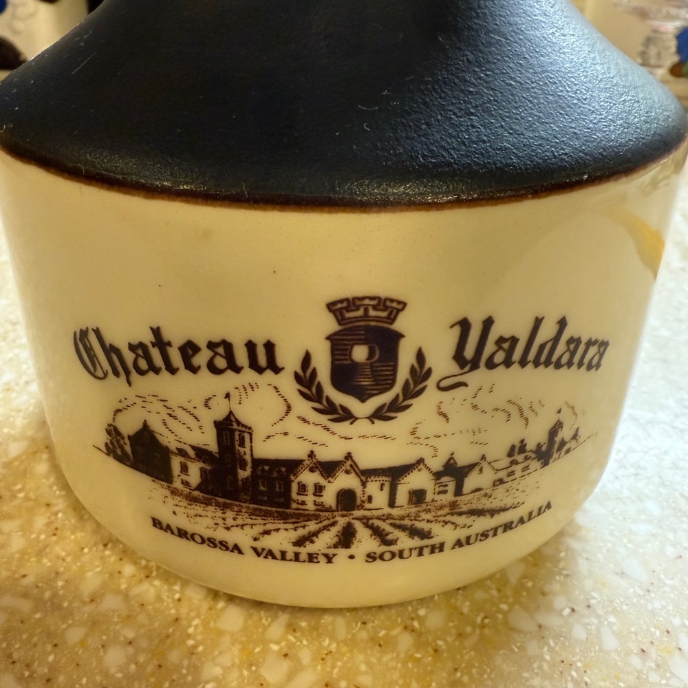 Château Yaldara Barossa valley South Australia Black and White Vase decanter - Picture 2 of 12